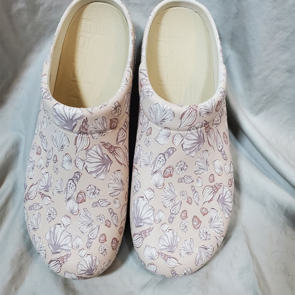 COPY - Dansko Women's molded sea shells EVA clog size 40 - Picture 4 of 10